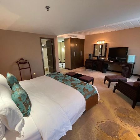 Weiselect Wanghu Hotel Куньмин Экстерьер фото