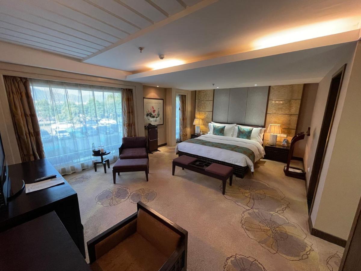 Weiselect Wanghu Hotel Куньмин Экстерьер фото