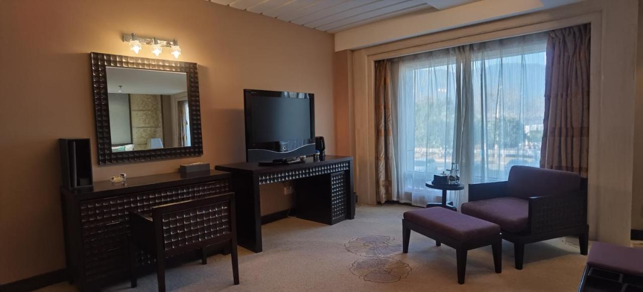 Weiselect Wanghu Hotel Куньмин Экстерьер фото