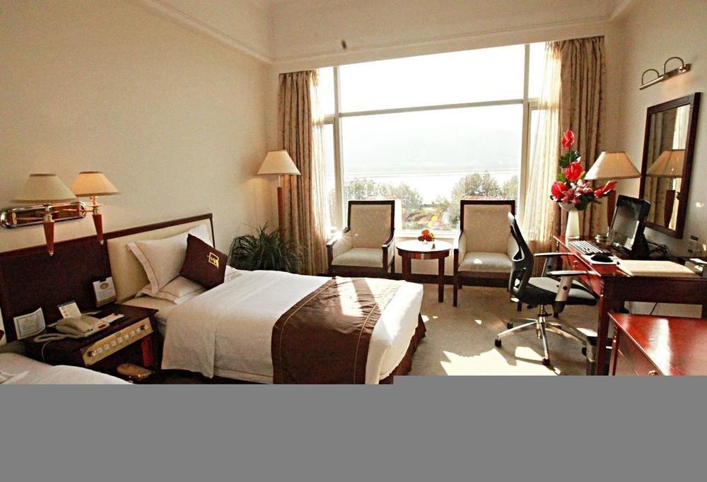 Weiselect Wanghu Hotel Куньмин Экстерьер фото