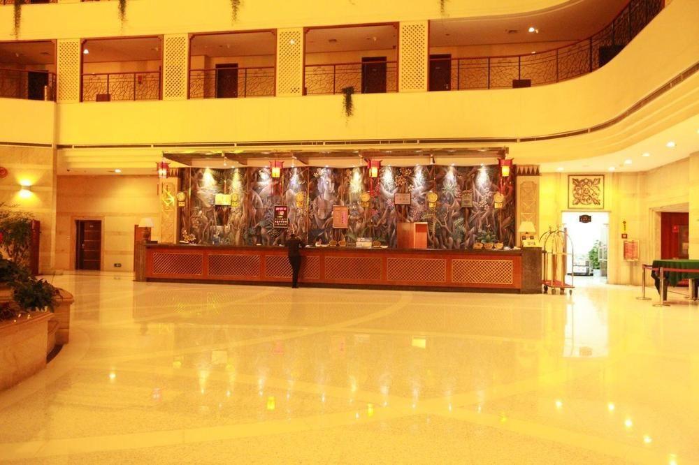 Weiselect Wanghu Hotel Куньмин Экстерьер фото
