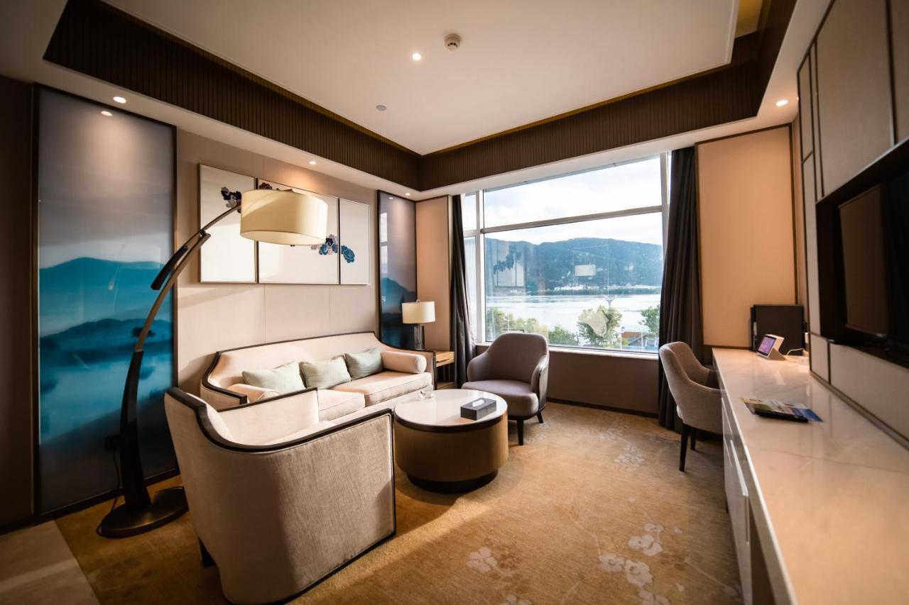 Weiselect Wanghu Hotel Куньмин Экстерьер фото