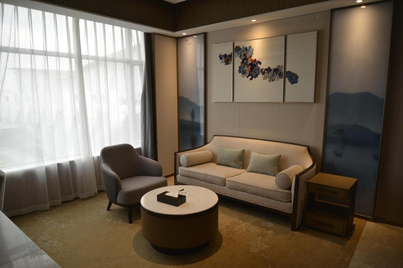 Weiselect Wanghu Hotel Куньмин Экстерьер фото
